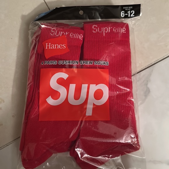 1 PAIR Supreme Red Crew Socks - Picture 2 of 3